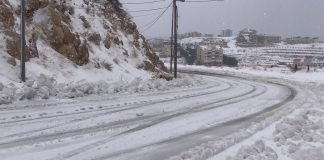 الطرق الجبلية المقطوعة بسبب تراكم الثلوج