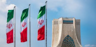 طهران تتوعد بـ”رد غير مسبوق” في حال تعرّضها لهجوم أميركي