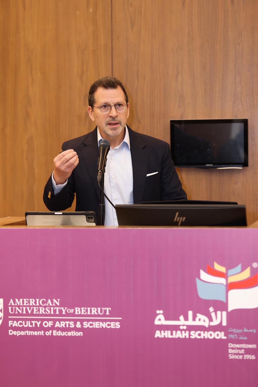 شحادة يسلّط الضوء على دور الذكاء الاصطناعي في تطوير التعليم خلال منتدى تربوي في AUBMC