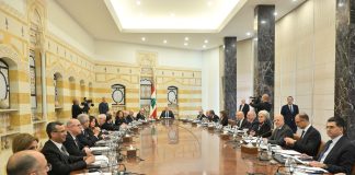 مجلس الوزراء أمام تثبيت قراره الحاسم اليوم… عودة حركة الموفدين وزيارة “غرائبية” لعراقجي