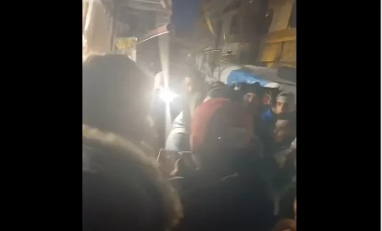 بالفيديو- إخلاء بناية سكنية في منطقة القبة وسط حالة هلع وضياع بين الأهالي