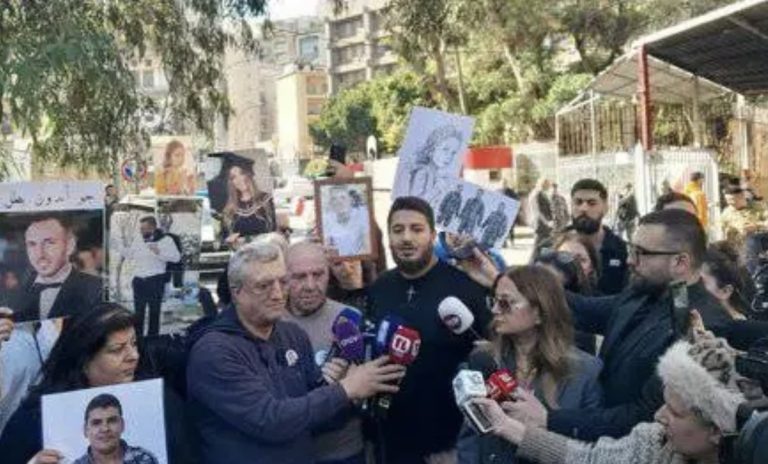 *وقفة احتجاجية لأهالي شهداء’ وضحايا تفجير مرفأ بيروت أمام قصر العدل*