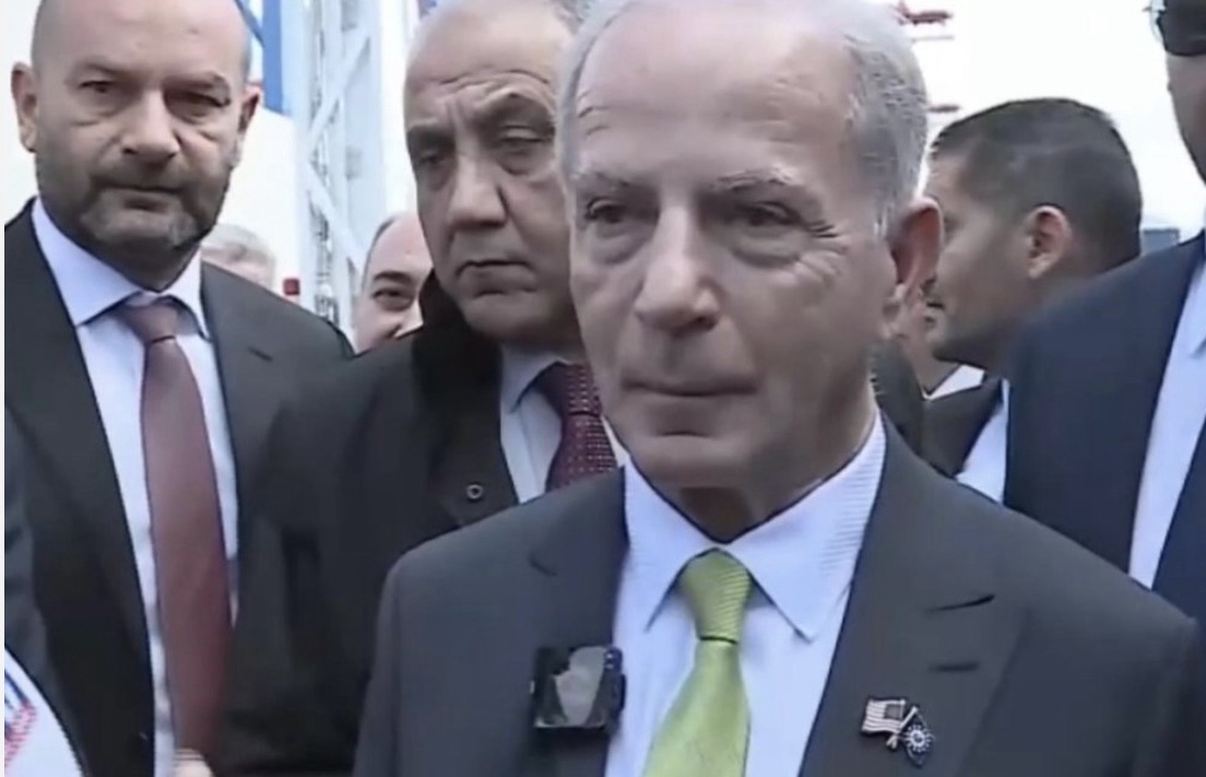 *السفير الأميركي ميشال عيسى يتفقد مرفأ بيروت ويثمن تشغيل جهاز السكانر*