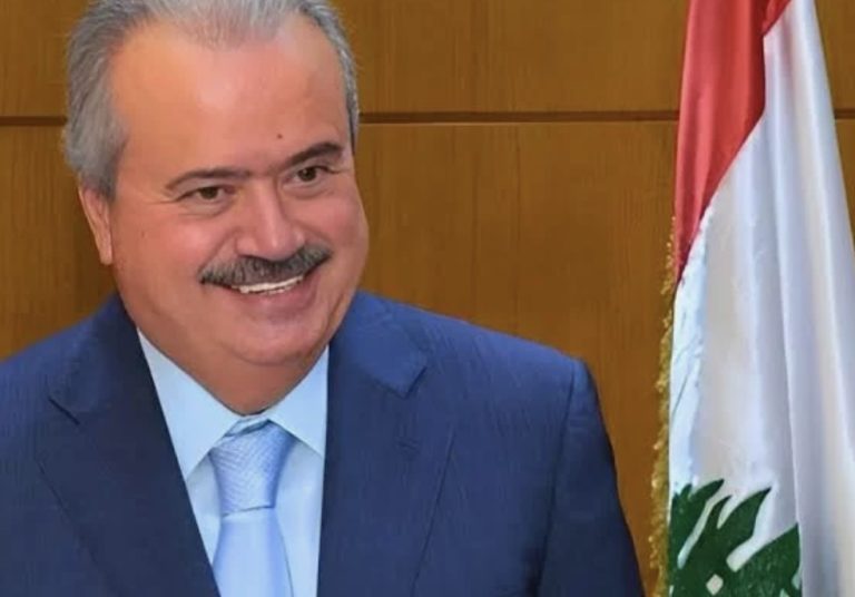 *وزير المالية ياسين جابر بعد لقائه وفد البنك الدولي: نحاول تغطية العجز في الموازنة من خلال قروض طويلة الامد وهناك مشاريع تشمل المياه والزراعة وغيرها*