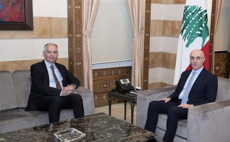 *الحجار يستقبل السفير الفرنسي ويبحثان التحضيرات لمؤتمر دعم الجيش والقوى الأمنية في باريس*