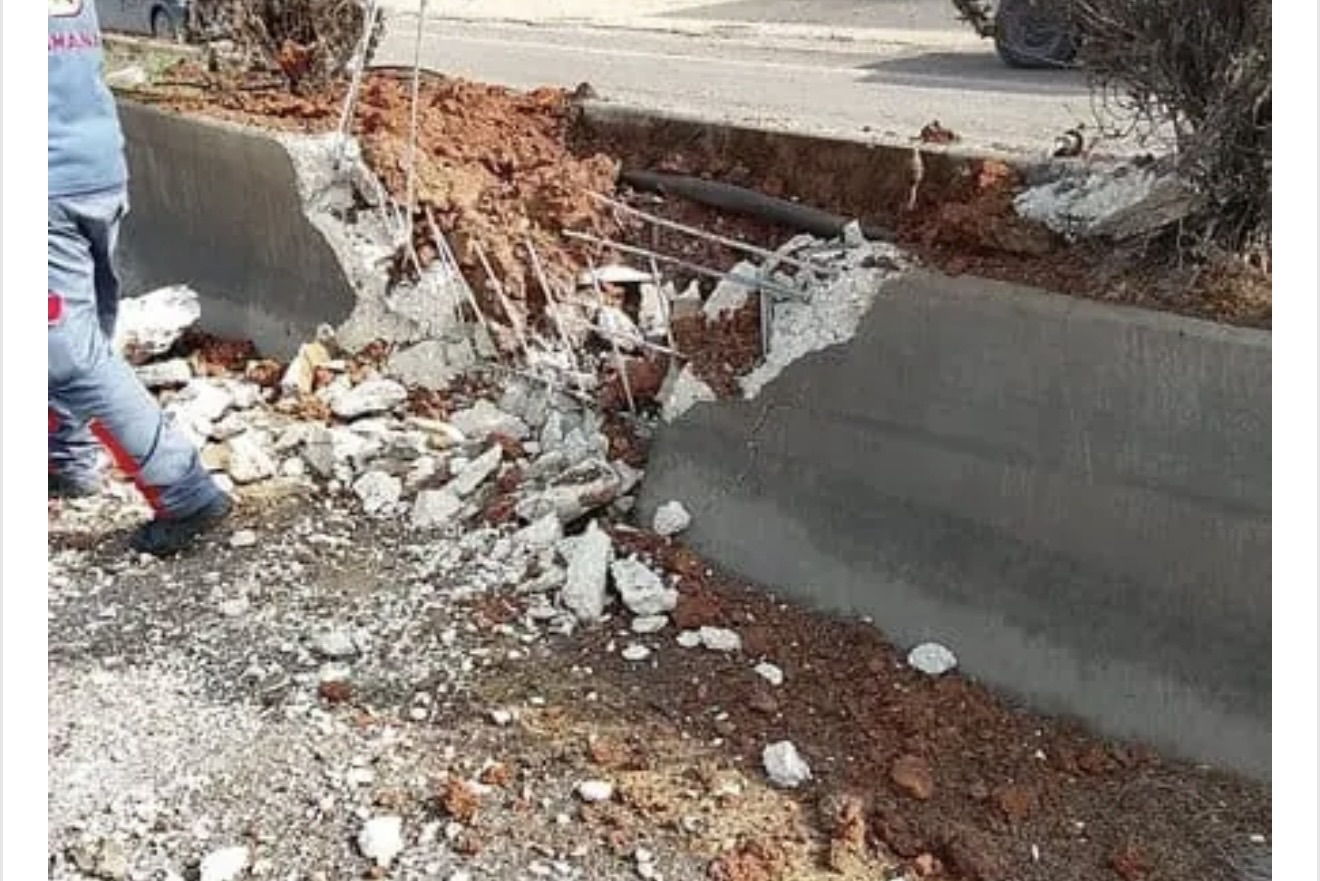 *غارة من مسيرة استهدفت سيارة على مفرق مجدلون طريق بعلبك الدولي*