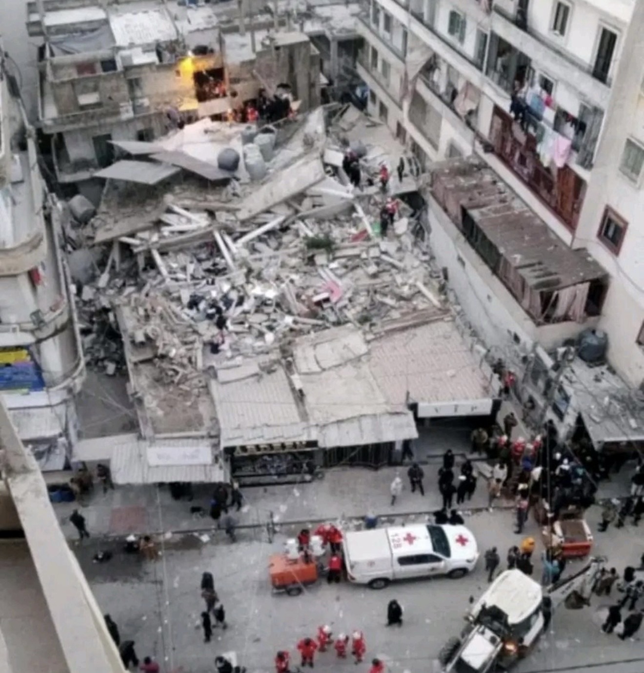 *الأمين العام للهيئة العليا للإغاثة: طرابلس تضم 105 مبانٍ مهددة تستوجب إنذارات فورية وسيُعقد الاثنين اجتماع في السراي برئاسة رئيس الحكومة لتخصيص أموال ووضعها بتصرّف الهيئة للمباشرة بأعمال التدعيم وسائر الإجراءات اللازمة*