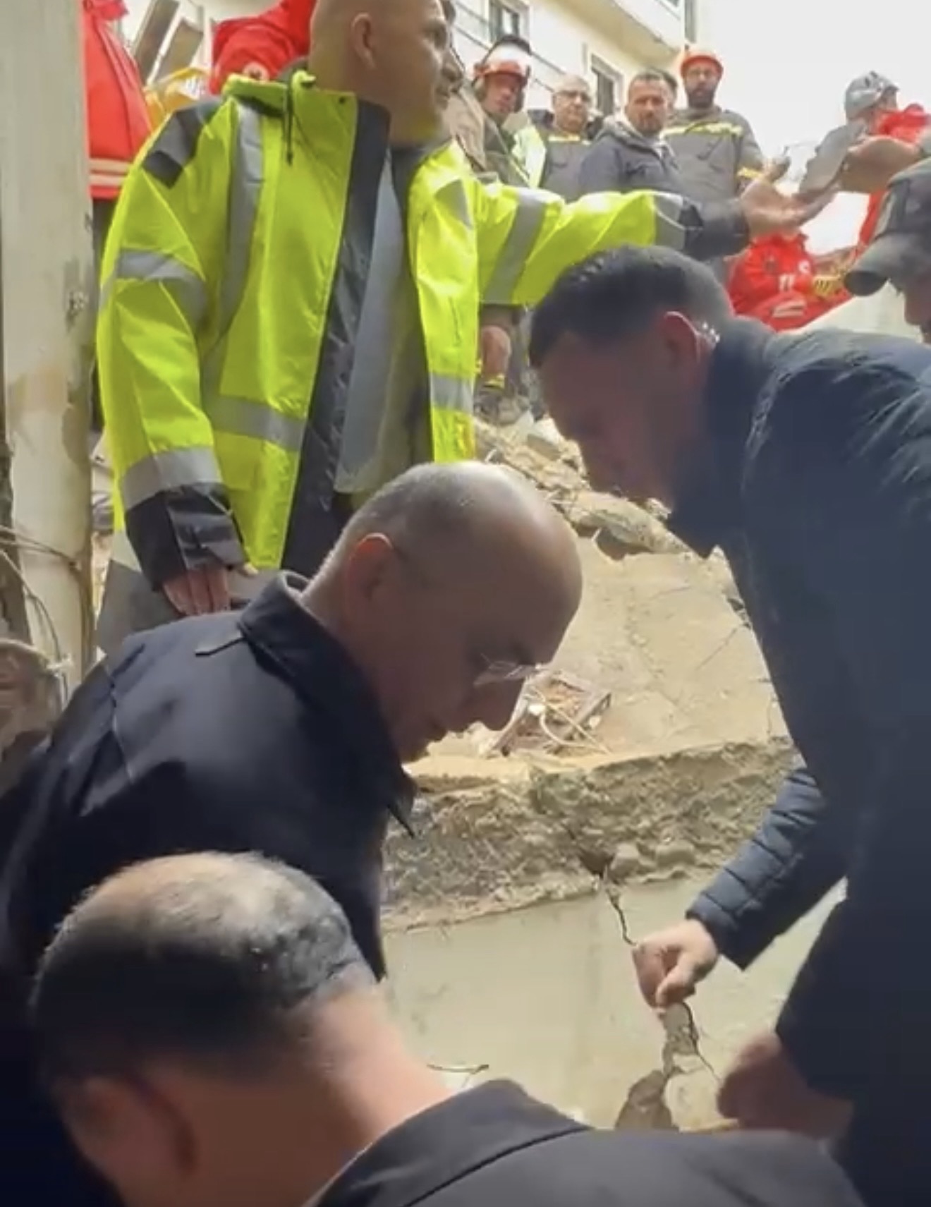 *وزير الداخلية الحجار: المبنى المنهار في طرابلس لم يكن مهددًا بالسقوط*