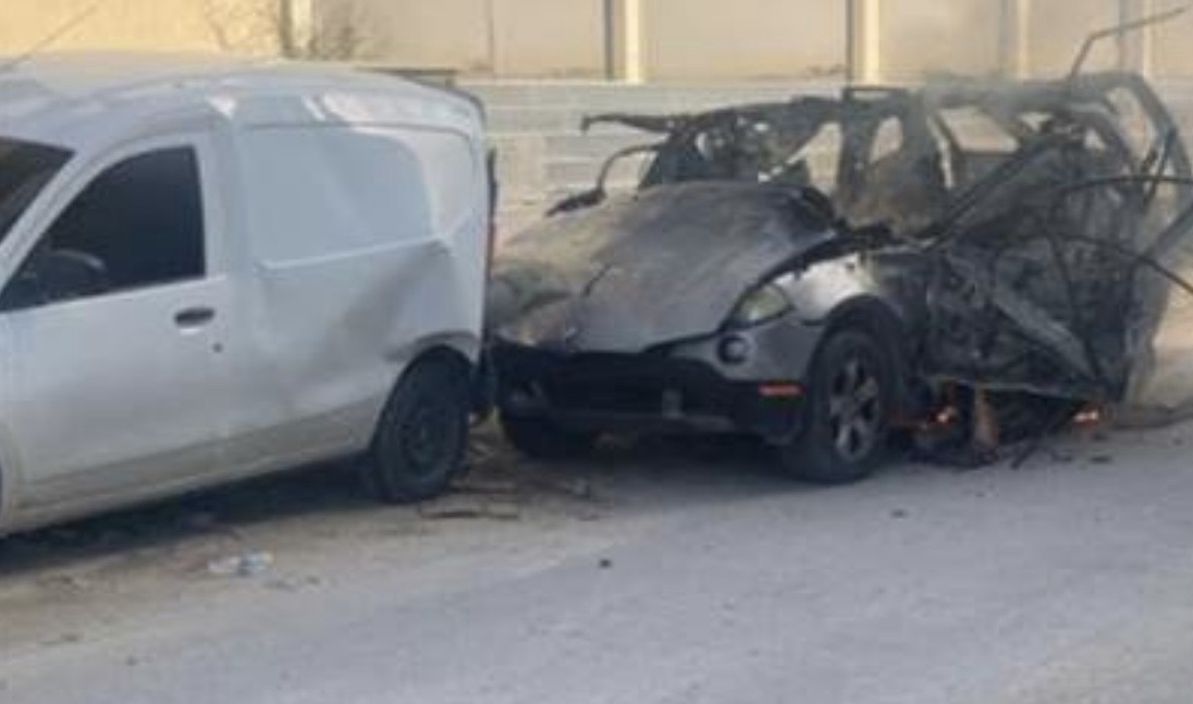 *وفقًا لمعلومات صحافية، أدّت الغارة’ التي استهدفت سيارة رباعية الدفع قرب شركة الغاز عند مفرق بلدة ديردغيا بين بلدتي معروب وباريش في جنوب لبنان إلى استشهاد’ محمد الحسيني’، معلم في مدارس المبرات*