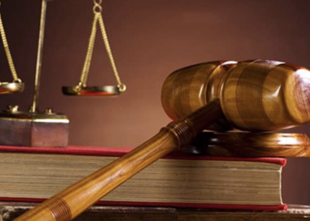 *القاضي جمال الحجار سطر بلاغ بحث وتحر بحق الصحافي علي برو لامتناعه عن المثول أمام النيابة العامة التمييزية للتحقيق معه، ولم يتخذ قرارًا بشأن الصحافي حسن عليق الذي رفض بدوره المثول امام النيابة التمييزية*