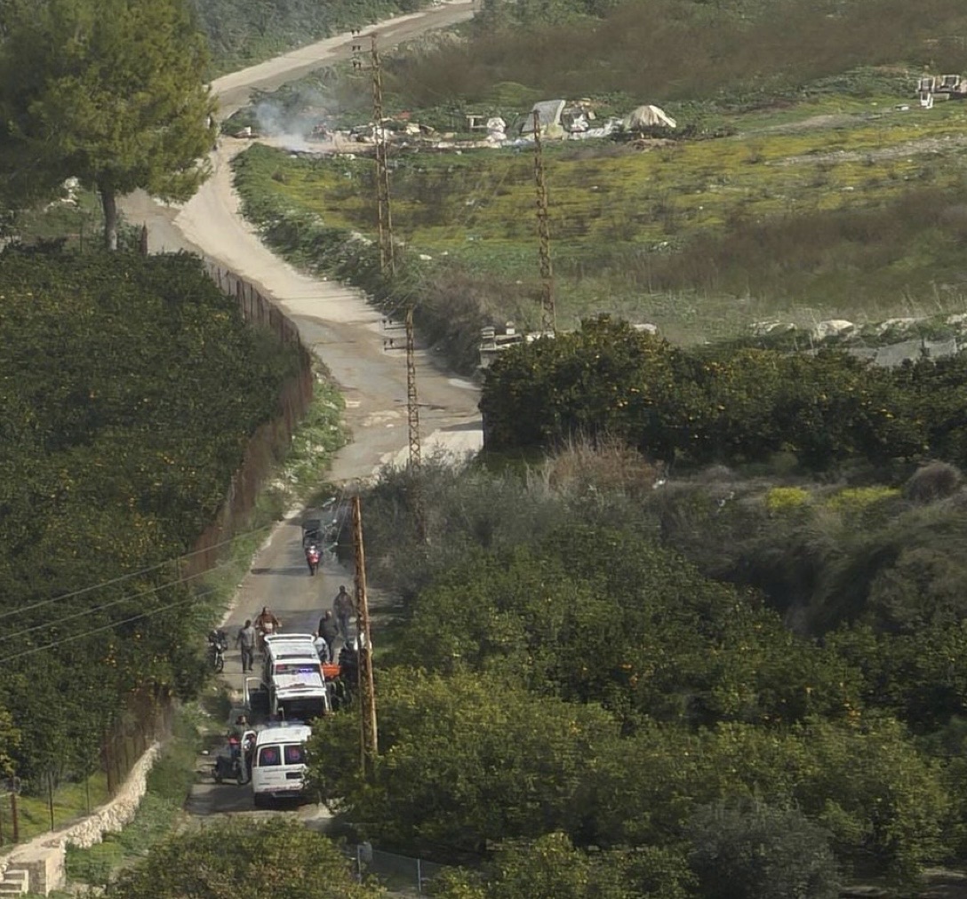 *ارتقاء شهيد’ جرّاء غارة إسرائيلية’ من طائرة مسيّرة استهدفته بشكل مباشر بين بلدتي باتوليه وعين بعال، في منطقة برج البعلبكي، من دون استهداف أي سيارة*