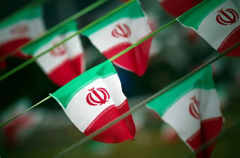 *إعلام رسمي إيراني’: انفجار مجهول الأسباب في مبنى بمدينة في جنوب إيران’*