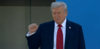 ترامب ينطلق نحو دافوس بعد تغيير الطائرة إثر عطل