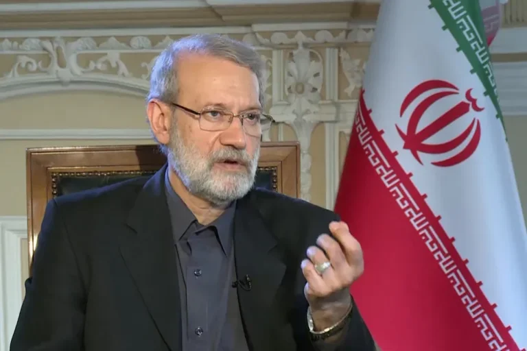 مستشار المرشد الإيراني علي لاريجاني: على ترامب إدراك أن التدخل الأميركي في مسألة الاحتجاجات الداخلية يعني نشر الفوضى في المنطقة