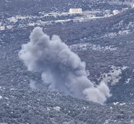 *الجيش الإسرائيلي’ يزعم: نشنّ غارات على مواقع لحزب الله*
