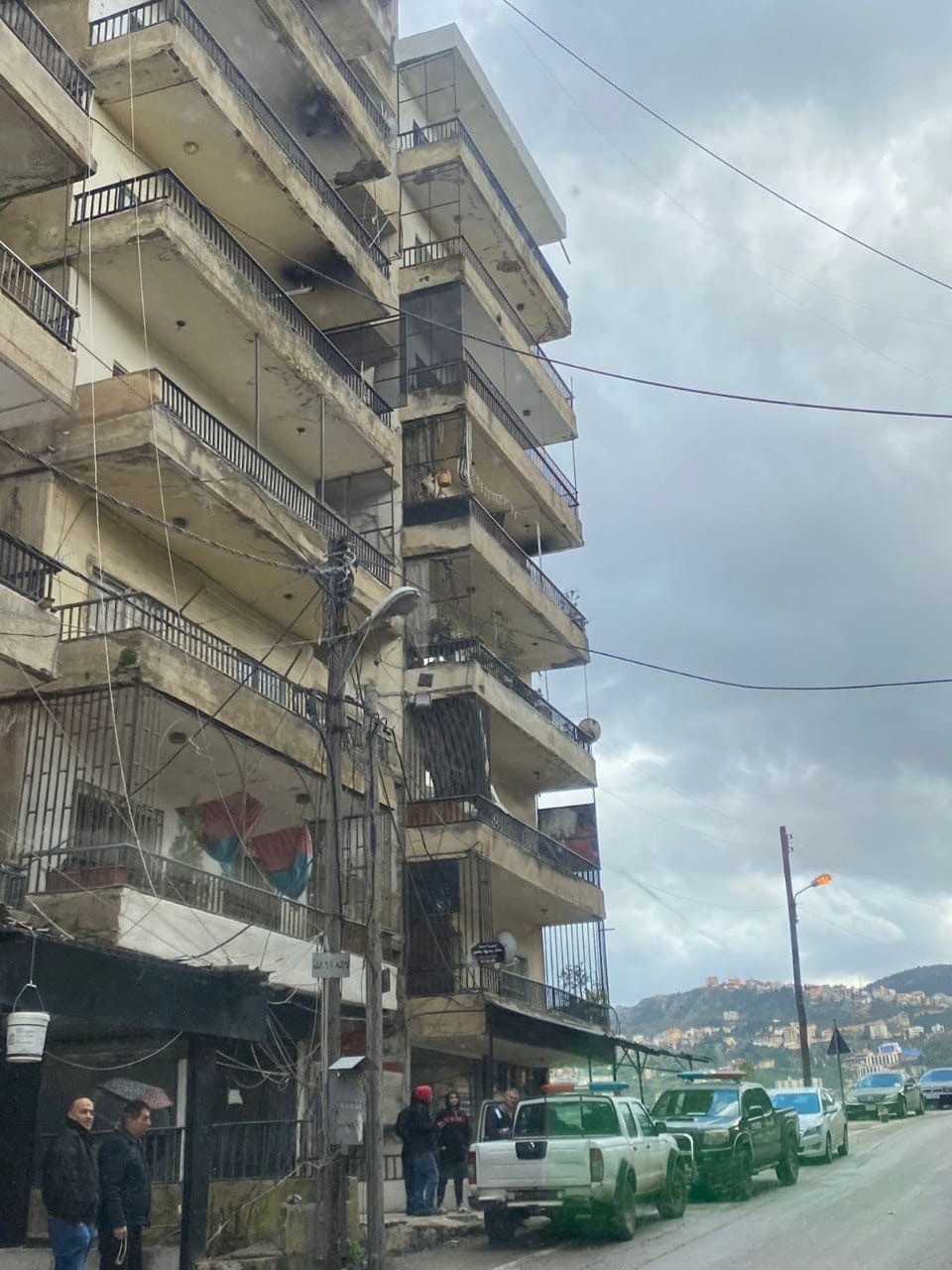 إخلاء فوري لمبنى في بلدة بخعون قضاء الضنية من قبل البلدية وعناصر الدرك جراء تضرّره وتصدّعه