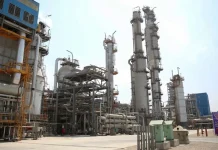 إيران تُلوّح بـ”صفقة القرن” لواشنطن: استثمارات نفطية وتعدينية مقابل تجنّب الحرب