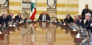 معلومات mtv: تمّ تحديد مصادر التمويل للزيادة على الرواتب عبر فرض 300 ألف ليرة إضافية على صفيحة البنزين مع إلغاء الزيادة السابقة إضافة إلى فرض 1% على الـTVA وتحفّظ على القرار عدد من الوزراء