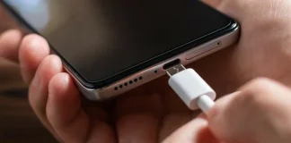 ما الذي يحدث لبطارية الهاتف عند الاستخدام أثناء الشحن؟