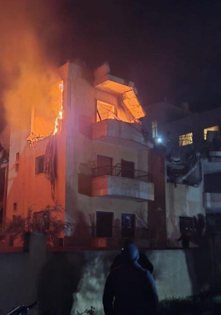 تم نقل ٧ جرحى الى مستشفى رياق اثر الغارات