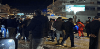 انقلاب سيارة على أوتوستراد برقايل يودي بحياة طفل ويصيب شخصًا آخر