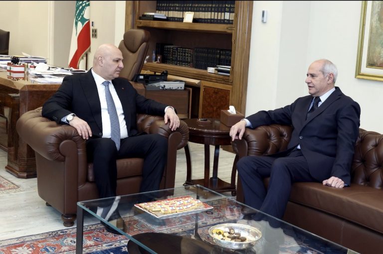 ‏النائب ملحم خلف من قصر بعبدا:‏لا يوجد اي طلب خارجي يقضي بعدم اجراء الانتخابات النيابية في موعدها الدستوري، والنواب لا يملكون حق التمديد لولايتهم لان الاقتراع هو حق الشعب اللبناني وليس ملكاً لهم