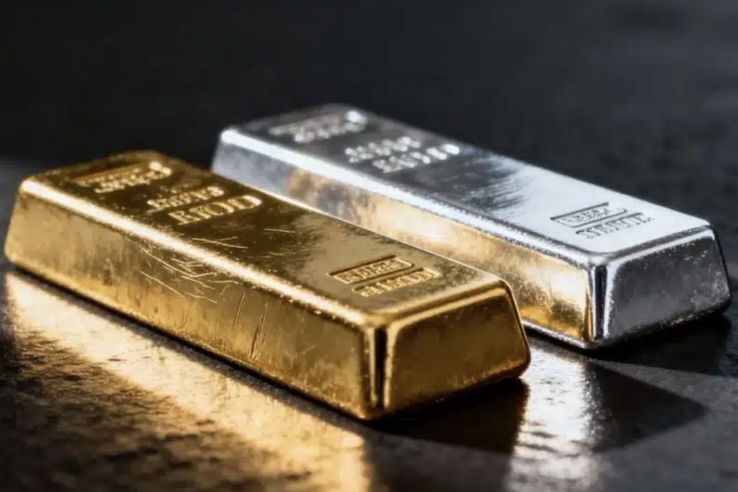 *الذهب يواصل تراجعه متأثرًا بارتفاع الدولار وترقّب توجه الفائدة الأميركية*