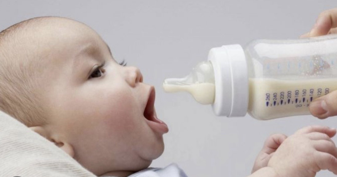 *نقيب الصيادلة لـ”صوت لبنان”: نطمئن المستهلكين باستيفاء منتجات حليب الرضع شروط السلامة العامة وخضوع آلية بيعها واستهلاكها لموجبات نص قانوني خاص بها*