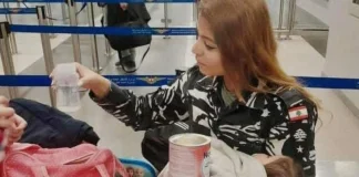 صورة إنسانية من مطار بيروت… معاون أوّل تحتضن طفلة