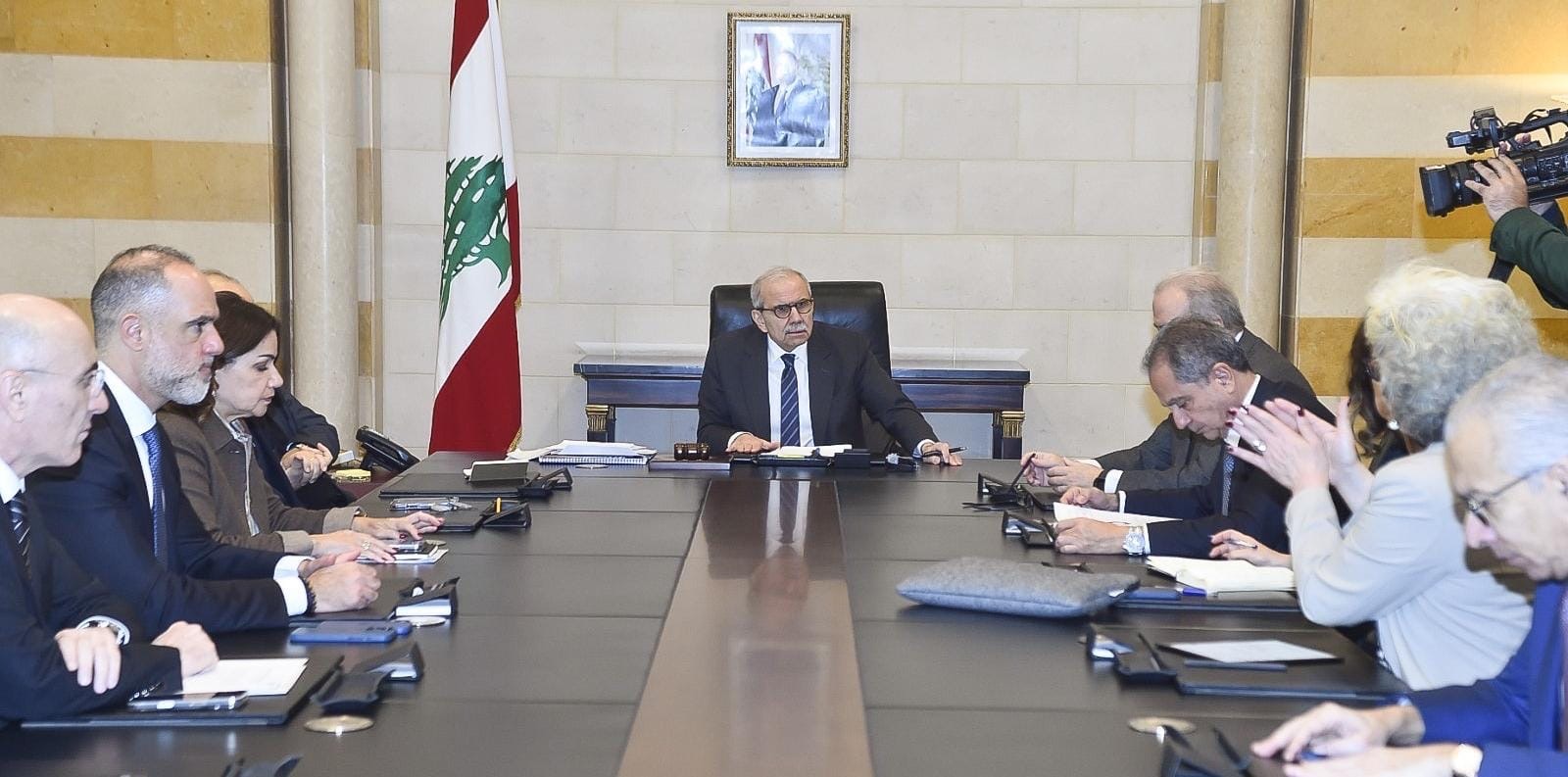 سلام يبحث مع الوزراء تطورات الأوضاع وخطة الإغاثة للنازحين