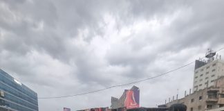 بالصّورة – إنقلاب “بيك آب” على جسر الدورة باتجاه نهر الموت والأضرار مادية