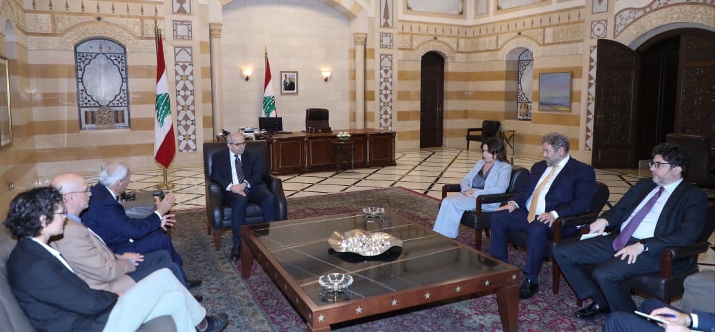 استقبل رئيس مجلس الوزراء الدكتور نواف سلام وفدًا من الكنيسة الإنجيليّة برئاسة القس سامي داغر، في حضور النائب نعمة افرام ووزيرة الشؤون الاجتماعية حنين السيد، وتركّز النقاش حول كيفية التنسيق والتعاون في جهود الإغاثة.