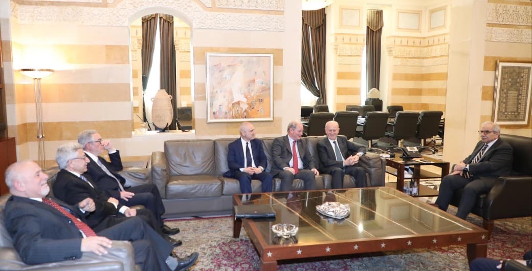 سلام: بحث تداعيات الحرب والنزوح… والجبهة السيادية تطالب بحصر السلاح بيد الدول