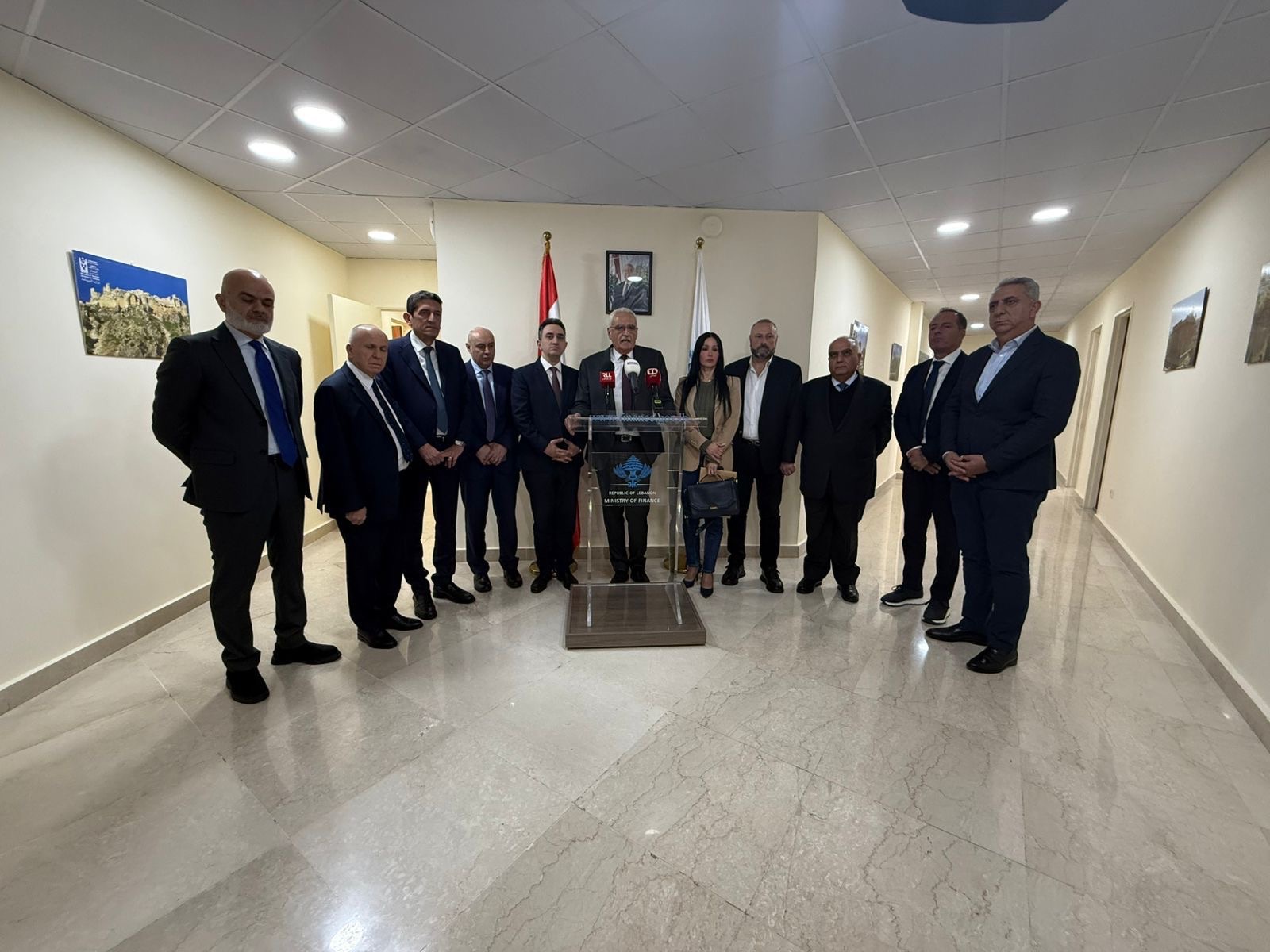 القوات اللبنانية تدافع عن مروان الأمين وتطالب بوقف التحريض والتزوير