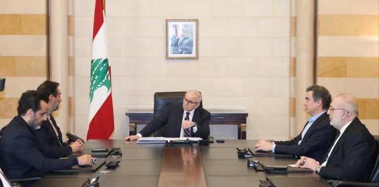 لقاء في السرايا بين نواف سلام وكتلة تحالف التغيير: تشديد على تنفيذ قرارات الحكومة وضبط الوضع الأمني
