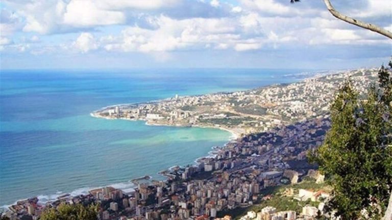 استقرار جوي اليوم ومنخفض يبدأ مغبرا غدا
