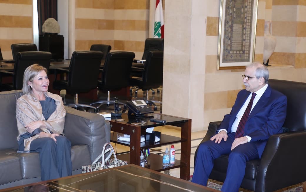 استقبل رئيس مجلس الوزراء الدكتور نواف سلام اليوم في السرايا منسّقة الخاصّة للأمم المتحدة في لبنان السفيرة جينين هينيس بلاسخارت .