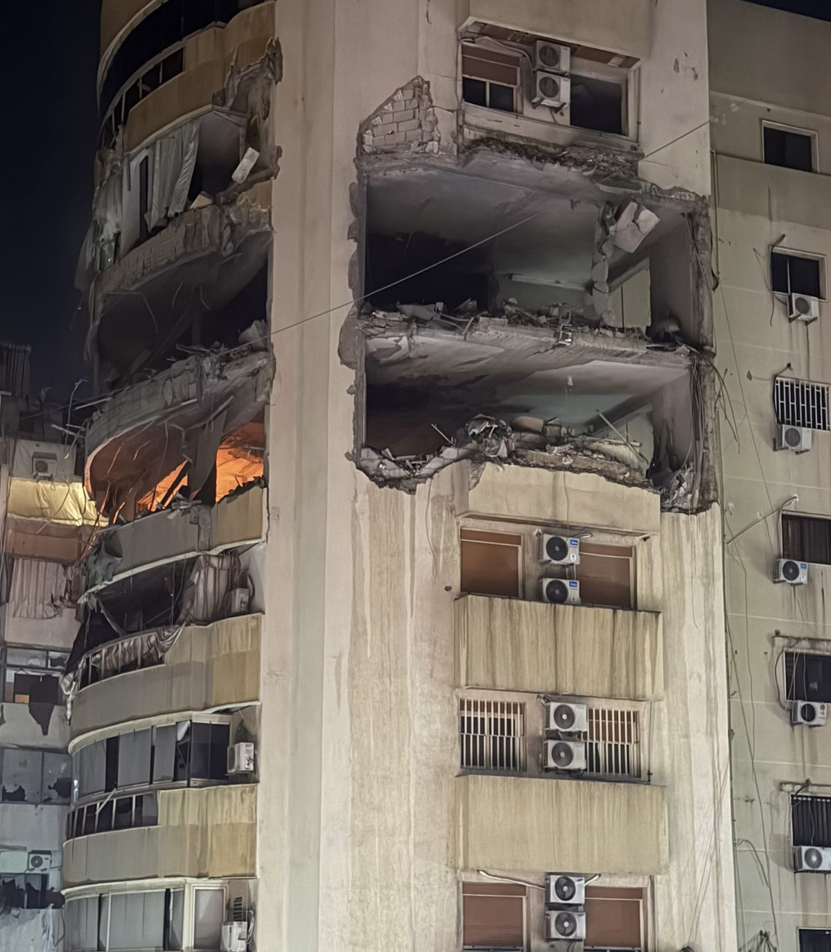 *بالصورة:الشقة المستهدفة في زقاق البلاط بالقرب من مبنى القرض الحسن*