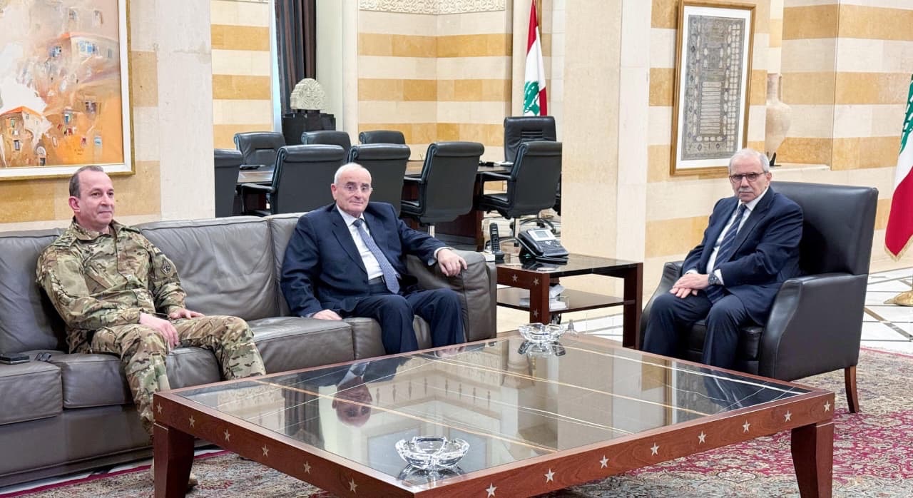 نواف سلام يلتقي وزير الدفاع وقائد الجيش لبحث التطورات الأمنية