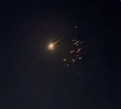 *سقوط صواريخ بشكل مباشر في تل ابيب الان*