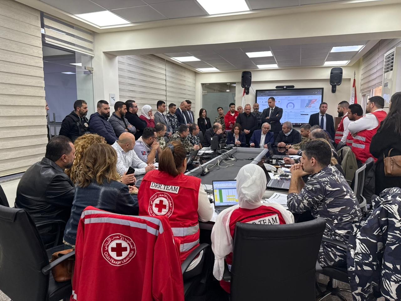 سلام يترأس اجتماعًا في وحدة إدارة الكوارث بالجنوب ويؤكد تسريع الاستجابة وتلبية احتياجات النازحين