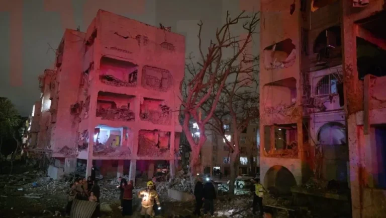 عراد: عشرات الجرحى بصاروخ إيراني يزن نصف طن