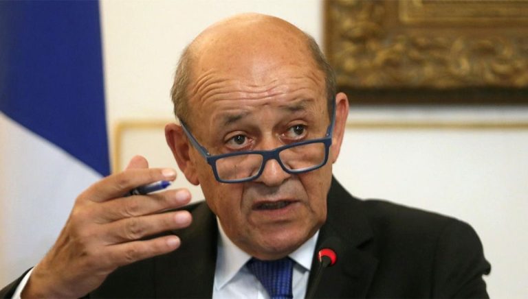 لودريان: “حزب الله” لن يُفكَّك إلا إذا اقتنعت الطائفة الشيعية بتقديم مصلحة لبنان على مصالح الفصائل