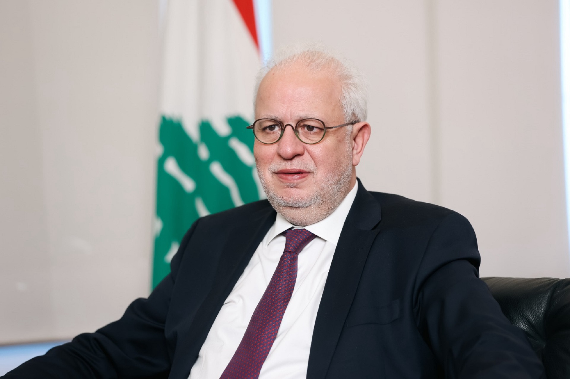 وزير العدل يقترح الادعاء على نعيم قاسم والحكومة تتريّث