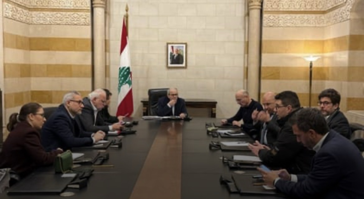 يتواجد رئيس الحكومة نواف سلام منذ ساعات الفجر في السراي الحكومي لمتابعة الأوضاع الأمنية بعد الغارات الإسرائيلية