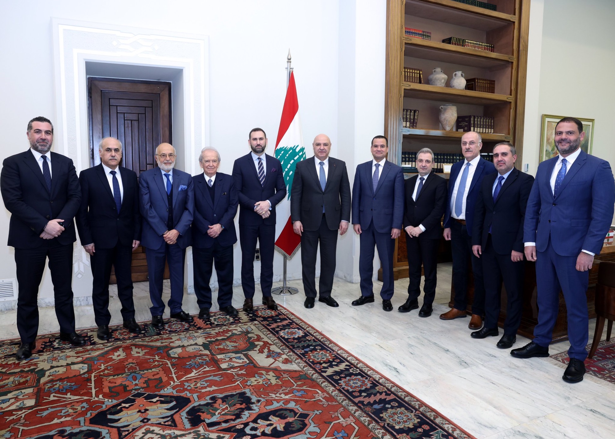 جنبلاط من بعبدا : التأكيد على الدعم المعنوي والسياسي للجيش اللبناني.