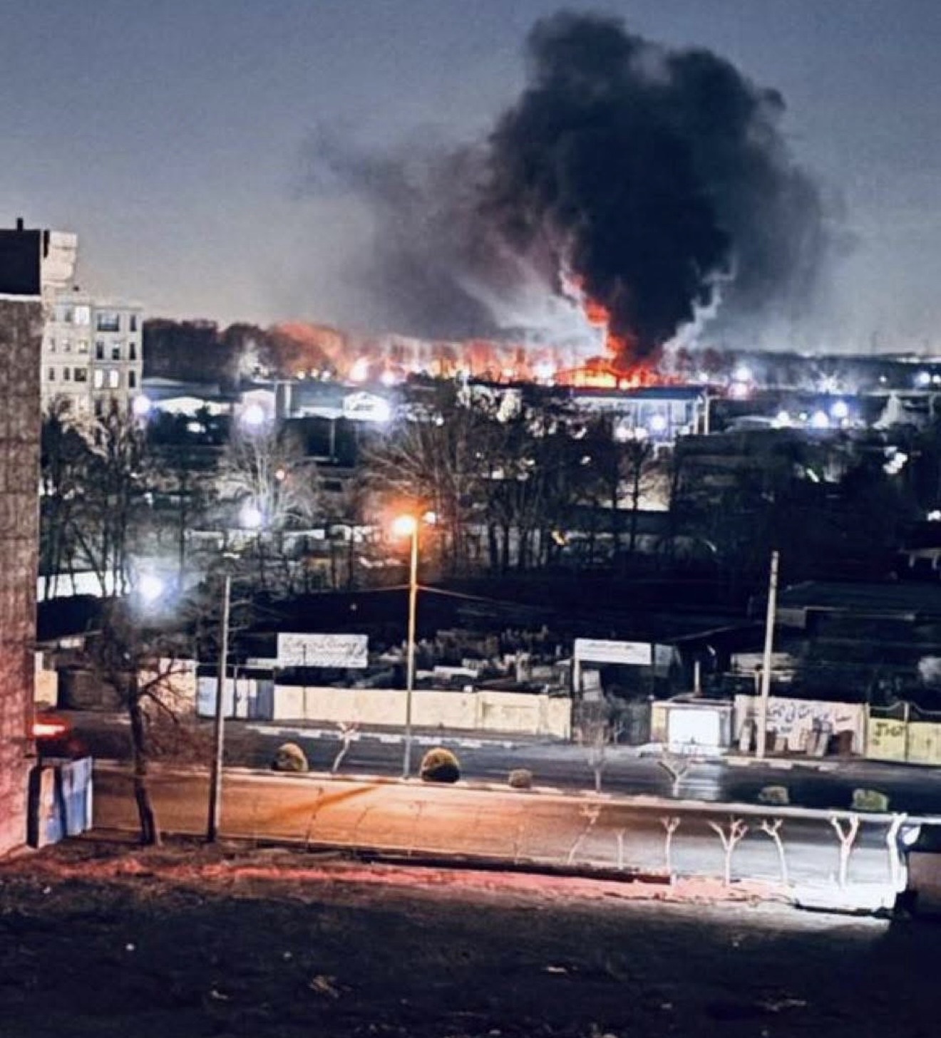 *الجيش الإسرائيلي’: دمرنا مقر التلفاز الإيراني في غارة على طهران ، هيئة الإذاعة والتلفزيون الإيرانية: قبل دقائق استهدفت الولايات المتحدة وإسرائيل’ محيط مبنى الهيئة*