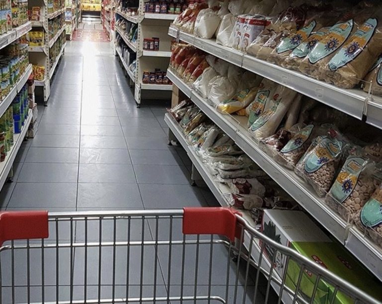 *موجة غلاء أسعار قادمة بلا ضوابط.. أسعار عدد من السلع ستشهد زيادات تُراوِح بين 10% و15%، وستلامس في بعض المُنتجات الغذائية حدود 20% ( الأخبار )*