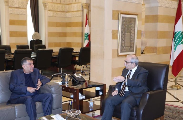 استقبل رئيس مجلس الوزراء الدكتور نواف سلام رئيس مجلس إدارة طيران الشرق الأوسط محمد الحوت، وقد أشار الحوت إلى جهوزية الشركة لتسيير رحلات الحج، وإلى الخطوات التي تقوم بها للاستمرار في ظلّ الأوضاع الصعبة.