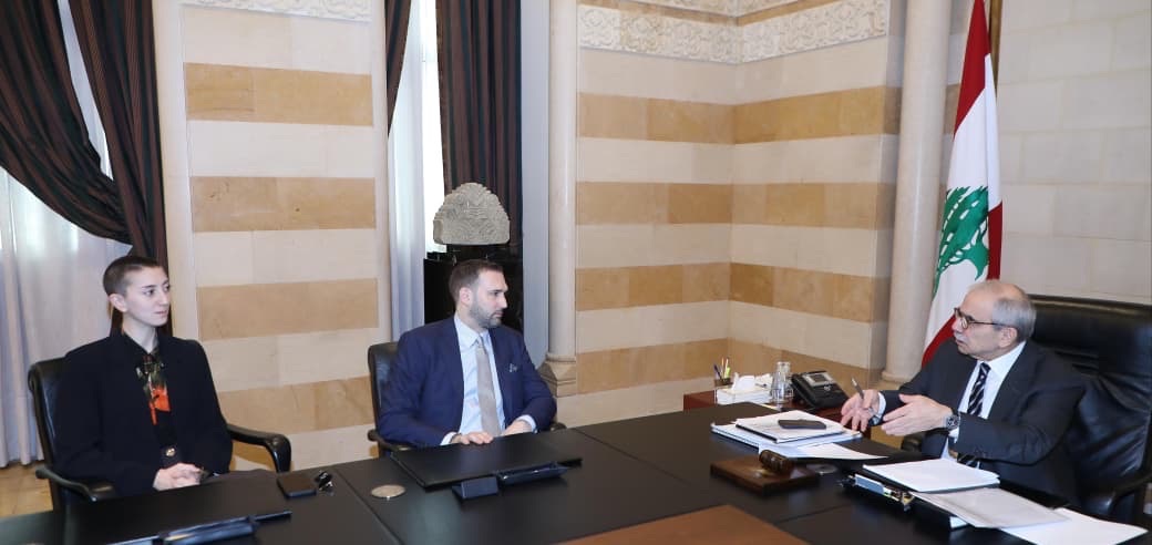 لقاء سلام – جنبلاط: تأكيد على دعم النازحين وتعزيز الوحدة الوطنية في مواجهة الأزمة